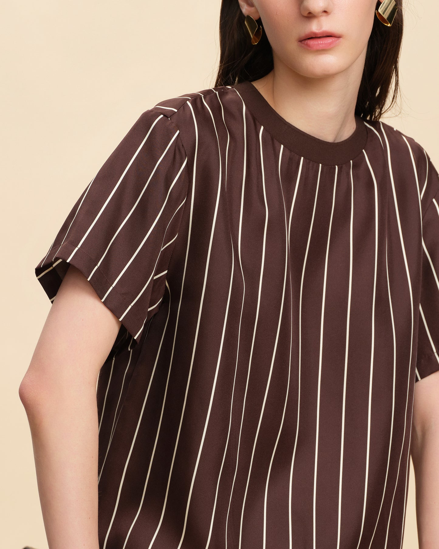 Simple Ribbed Trim Round Neck Top